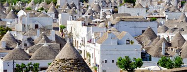Trulli çatıları boyunca Alberobello, İtalya