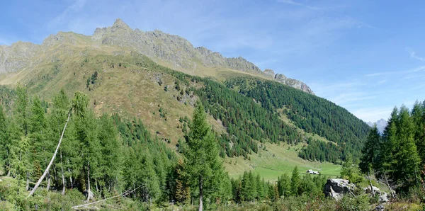 Frohnalp Con Cabina Ingrid Montaña Zwoelferspitz Parte Los Alpes Cárnicos — Foto de Stock