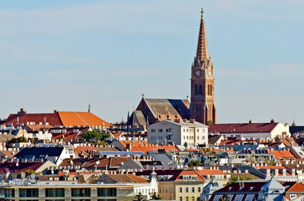 Paisaje Azotea Del Distrito Vienés Rudolfsheim Fuenfhaus Con Iglesia Parroquial — Foto de Stock