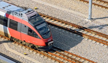 Avusturya 'nın ana tren istasyonu Avusturya' ya yaklaşan 