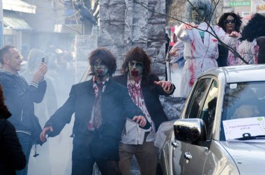 Avusturya 'daki Tulln karnavalındaki zombiler.