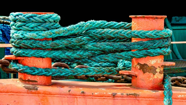 Turquoise Ropes Entangle Two Rusty Orange Bollards — Stock Photo, Image