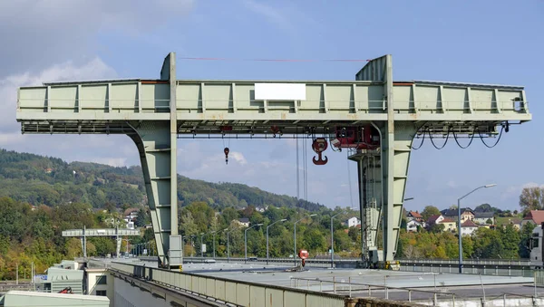 Grúa Portal Con Cabrestantes Central Hidráulica Fluvial Ybbs Persenbeug Austria — Foto de Stock