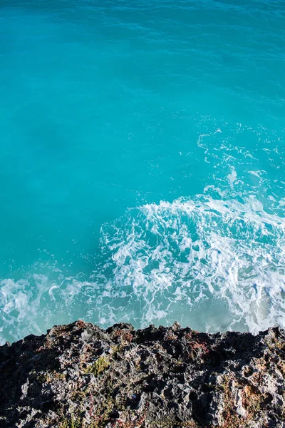 Vista Beutiful Aérea Praia Tropical Rocha Oceano Azul Caribe — Fotografia de Stock