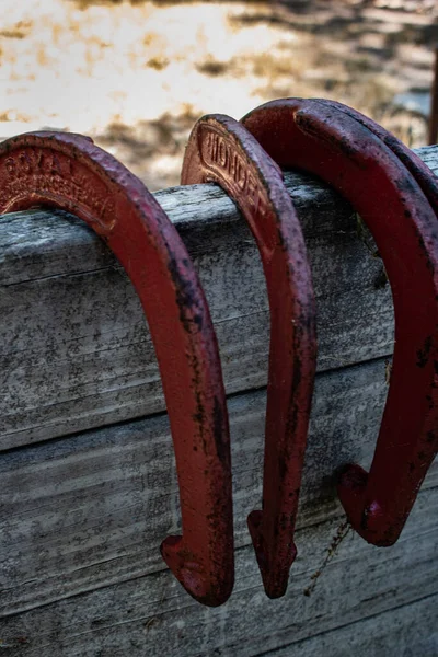 Kırmızı At nalı oyunu oynamak için