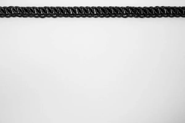 Üstte zincir postalar, beyaz arkaplan, metin için yer