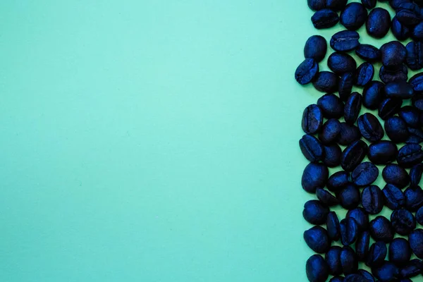 Deniz mavisi arkaplanda mavi kahve çekirdekleri, mesaj için yer