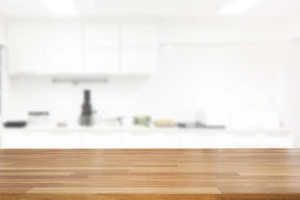 空の木製テーブルと抽象的な白いモダンなキッチン シェルフには 製品の表示 背景に製品のモンタージュの準備ができて — ストック写真