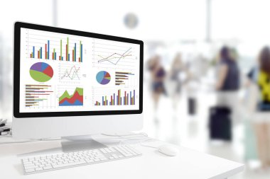 Modern bilgisayar klavye ve fare ile beyaz tablo üzerinde ekran çizelgeleri ve grafik gösteren seyahat eden insanlar arka plan, analiz Iş, Istatistik Concept