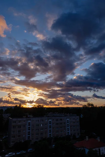 Драматический Восход Солнца Крышах Города Рига Латвия — стоковое фото