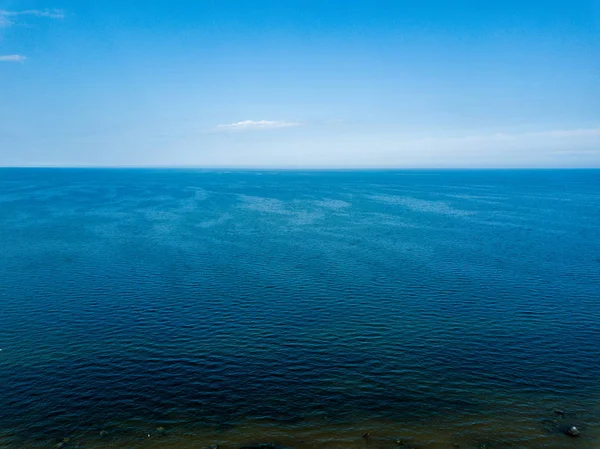 Drönarbild Flygfoto Över Östersjön Strand Med Klippor Och Skog Land — Stockfoto