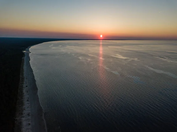 Изображение Дрона Воздушный Вид Красный Закат Морском Пляже Береговая Линия — стоковое фото