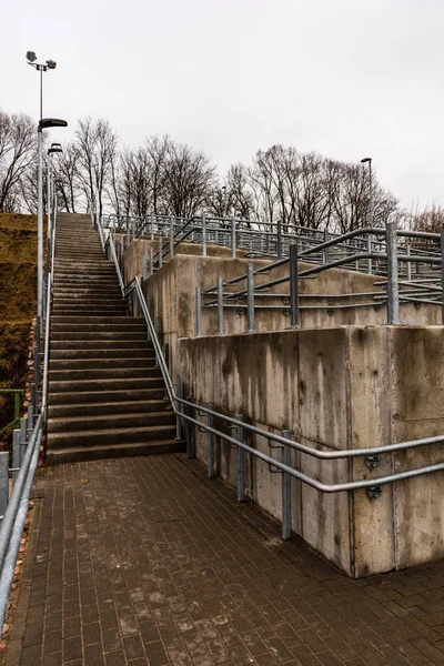 Szczegóły Metalowa Kładka Dla Pieszych Mieście Bauska Łotwa Streszczenie Tekstura — Zdjęcie stockowe