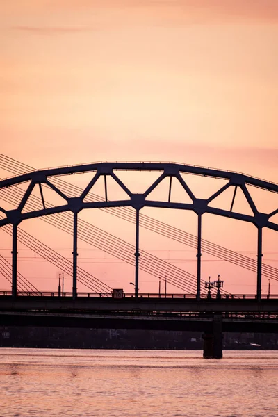 Ferrocarril Metal Puente Silueta Sobre Río Daugava Riga Letonia Sol — Foto de Stock