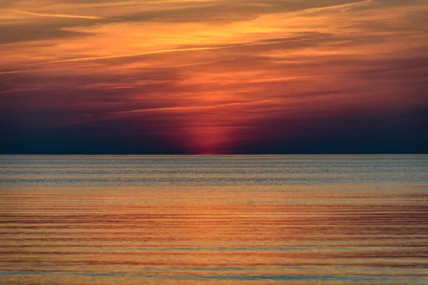 Beatiful Sunset Baltic Sea Dense Clouds Small Waves — Stock Photo, Image