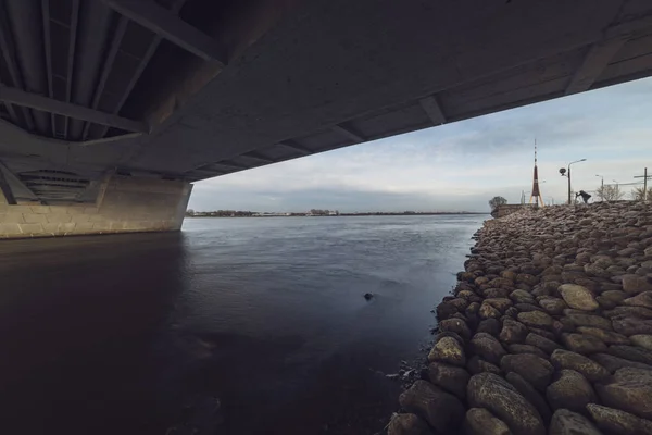 Riga Şehir Panoraması Ile Köprü Nehir Daugava Önünde Sonbaharda — Stok fotoğraf
