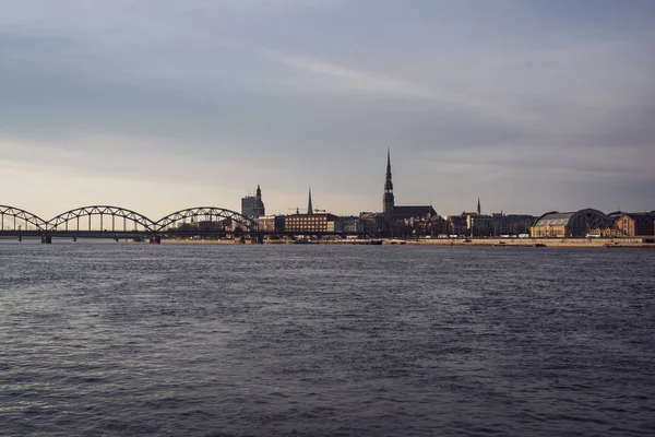Panorama Ciudad Riga Otoño Con Puentes Río Daugava Frente — Foto de Stock