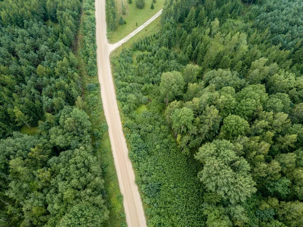 Drone Bild Flygfoto Över Landsbygdens Grusväg Grön Skog Och Träd — Stockfoto