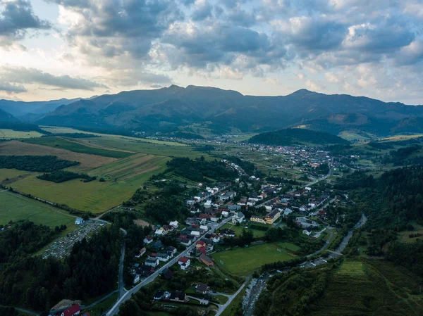 Κηφήνας Εικόνα Αεροφωτογραφία Του Αγροτική Ορεινή Περιοχή Στη Σλοβακία Χωριά — Φωτογραφία Αρχείου