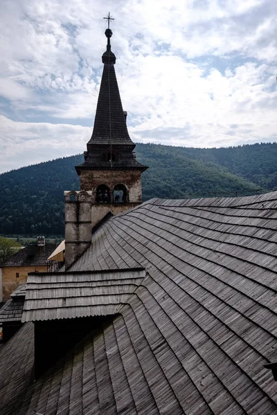 Ruinerna övergivna av gamla slottet i Slovakien — Stockfoto