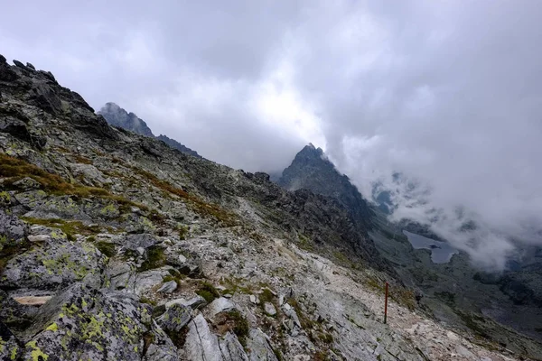 Felsigen Scharfen Berggipfeln Tatra Gebirge Der Slowakei Mit Wolken Und — Stockfoto