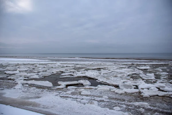 Rivage Gelé Lac Hiver Avec Des Pas Dans Neige Des — Photo