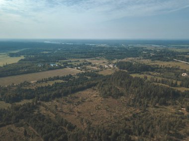 alanları ve ormanları gündüz, kırsal alanın havadan görünümü