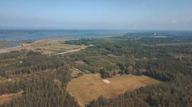 alanları ve ormanları gündüz, kırsal alanın havadan görünümü