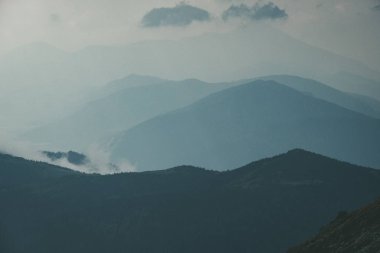 Batı Karpat sis dağ başında içinde sonbaharda kaplı 