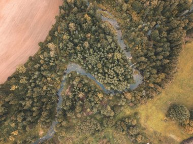 alanları ve ormanları gündüz, kırsal alanın havadan görünümü