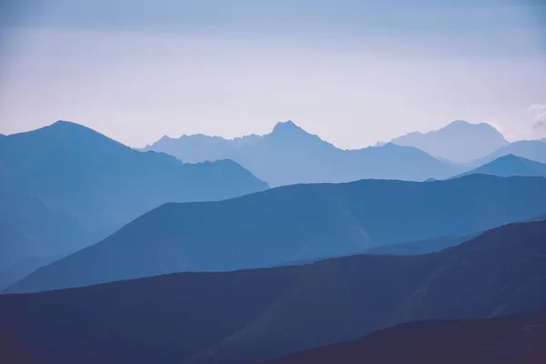 Bedekt Met Nevel Bergtoppen Van Westelijke Karpaten Het Najaar — Stockfoto