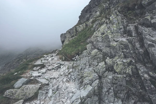 Скалистые Горные Вершины Горах Татр Словакии Облаками Туманом — стоковое фото