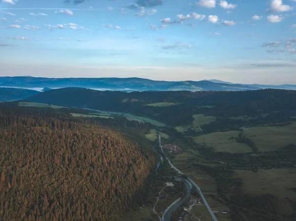 スロバキア Zuberec Habovka の村の山間地域の航空写真 — ストック写真