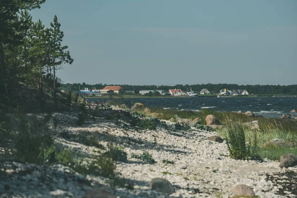 Kamienistej Plaży Słoneczny Dzień — Zdjęcie stockowe