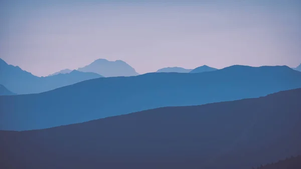 Westelijke Karpaten Bergtoppen Herfst Vallen Nevel Wolken — Stockfoto