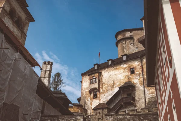 Ruinen Einer Alten Verlassenen Burg Auf Felsen Mit Ziegeln Und — Stockfoto