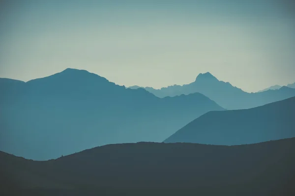 Westelijke Karpaten Bergtoppen Herfst Vallen Nevel Wolken — Stockfoto