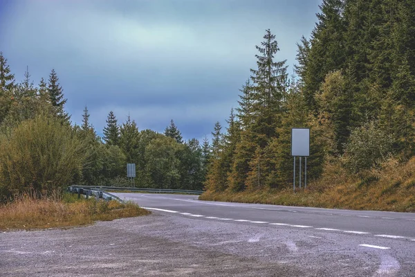 Orman dağlarında kadar önde gelen Asfaltlı yol