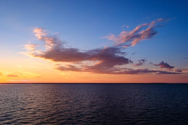 Kolorowe Dramatyczne Wschód Słońca Morzu Widok Promu Morze Bałtyckie Lecie — Zdjęcie stockowe