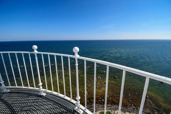 Ada Hiiumaa Estonya Üzerinden Deniz Feneri Açık Gün Beyaz Raylar — Stok fotoğraf