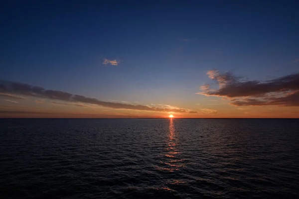 Barevné Dramatické Východ Slunce Moři Pohled Trajektu Baltského Moře Létě — Stock fotografie