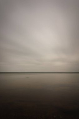 deniz plaj ile su dalgalar yıkanmış. dokulu soyut resim, uzun pozlama