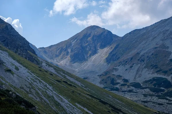 Cime Carpatiche Occidentali Autunno Nebbia Nuvole Con Linee Blu Multidimensionali — Foto Stock