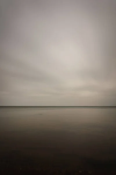 Meeresstrand Mit Ausgewaschenen Wellen Texturiertes Abstraktes Bild Langzeitbelichtung — Stockfoto