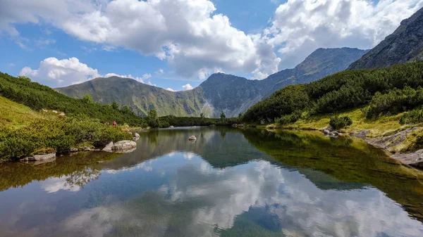 Panorama View Van Bergmeer Nazomer Tatra Slowaakse Karpaten Met Reflecties — Stockfoto