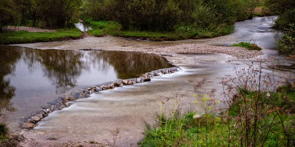 Długich Ekspozycji Rzeka Skalista Góra Latem Poziomu Strumienia Wody Wysokiej — Zdjęcie stockowe