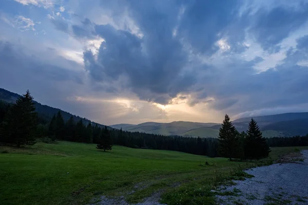 Western Carpathian Tatra Mountain Skyline Green Fields Forests Foreground — Stock Photo, Image