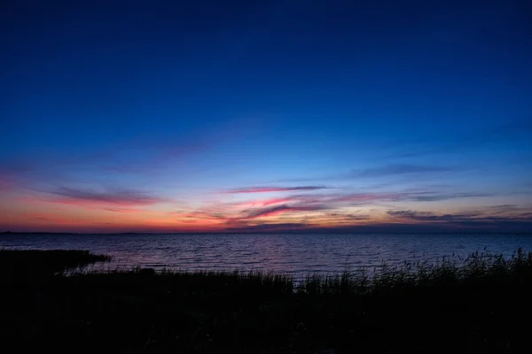 Prachtige Zonsondergang Baltische Zee Met Rustige Water Zon Reflecties Estland — Stockfoto