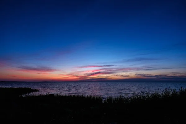 Splendido Tramonto Sul Mare Baltico Con Acque Calme Riflessi Solari — Foto Stock