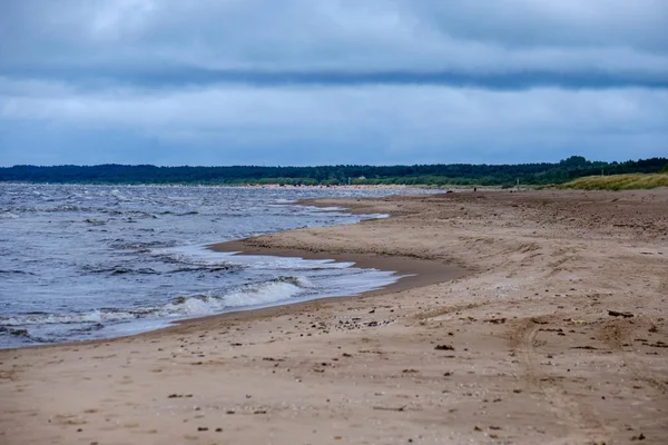 Molnen Över Smutsig Strand Kväll — Stockfoto